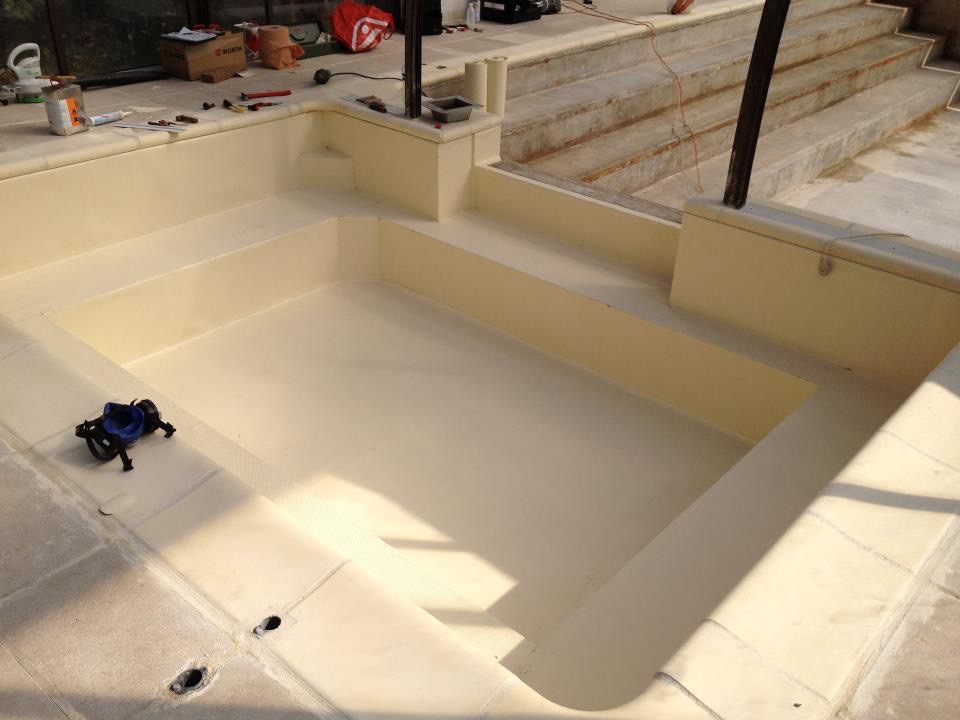 INSTALLATION DE LINER ET PVC ARMÉ DE PISCINE